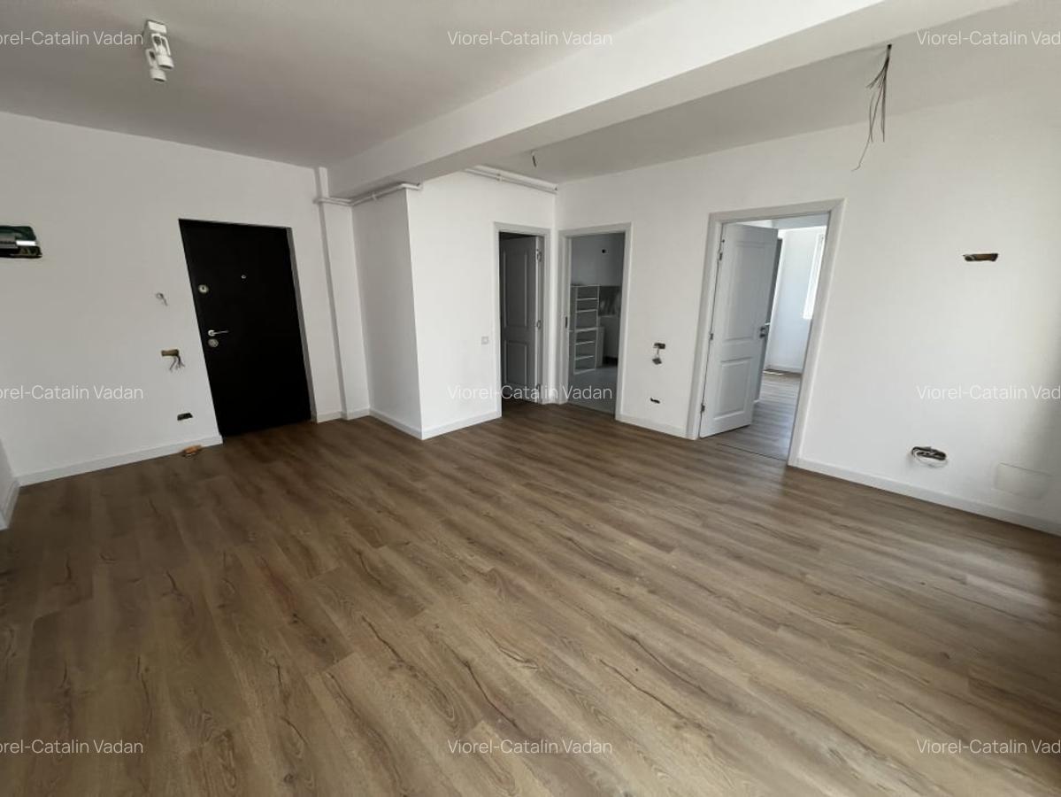 Apartament de 3 camere, doua bai, doua balcoane, 72mp utili, zona Florilor - 2