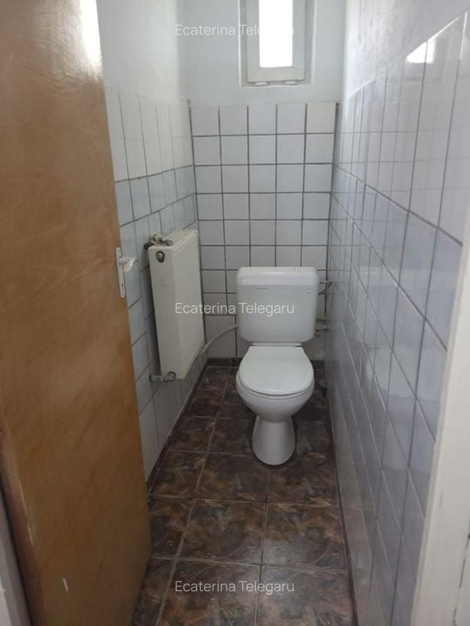 Casa tip vila mansardata, centrala si curte proprie, loc de parcare, 8min metrou - 3
