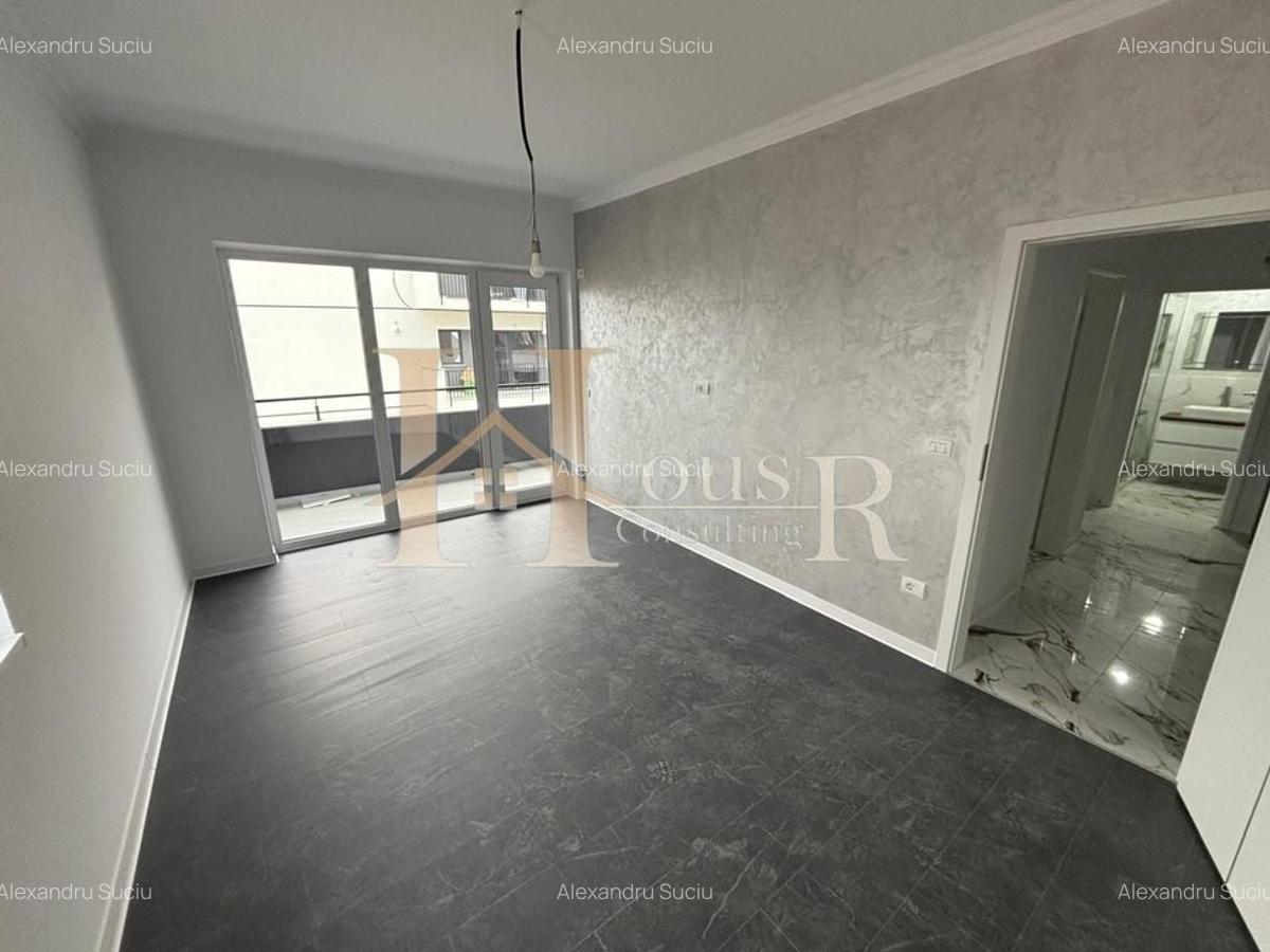 Bloc Nou. Etaj 1. Decomandat cu bucatarie inchisa - 1