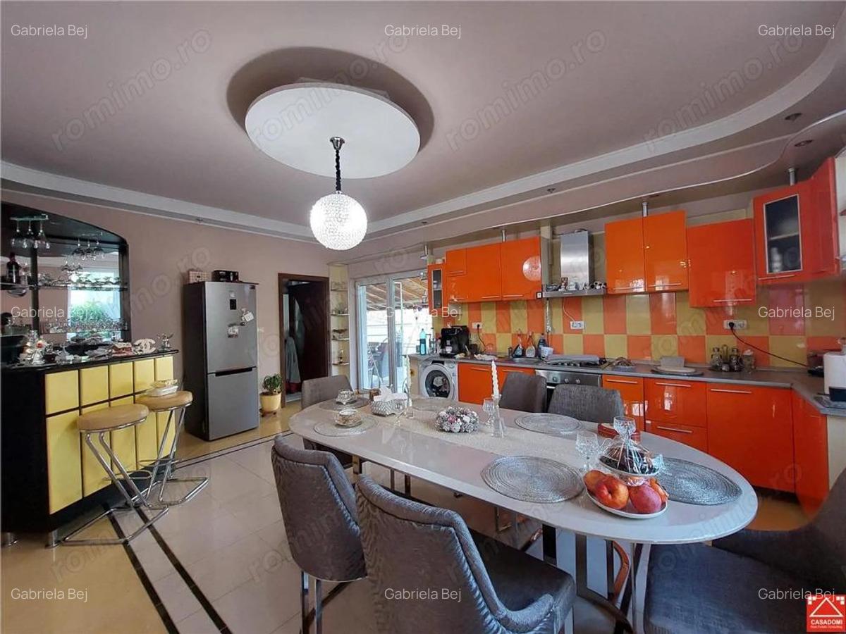 Casa mare pentru 2 familii sau pentru afacere - 10