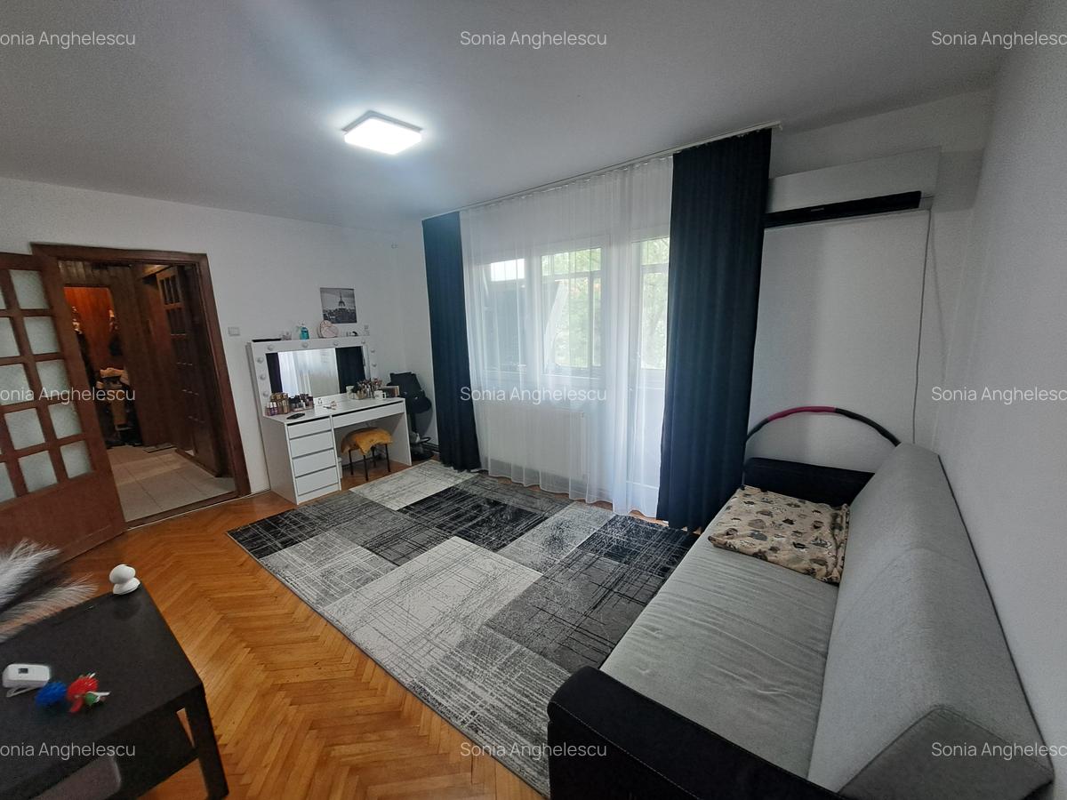 Apartament cu 3 camere semidecomandat, mobilat în Circumvalațiunii - 3