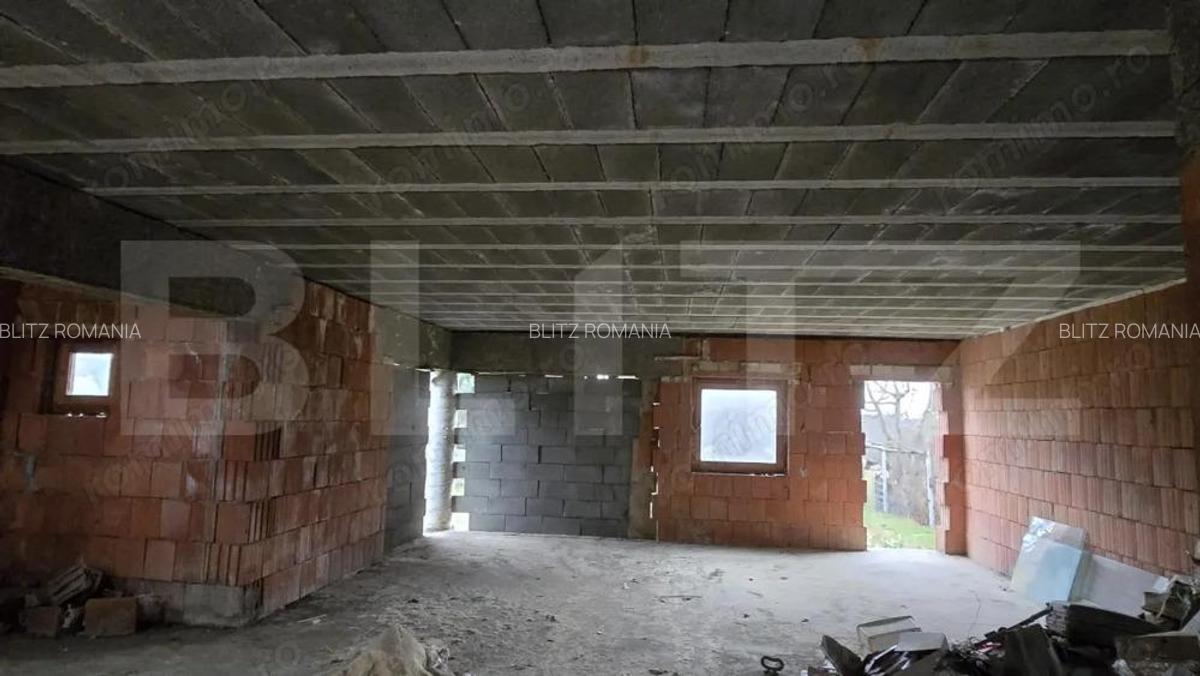 Casa la rosu, 191mp, teren 471mp. Viile satu Mare - 2