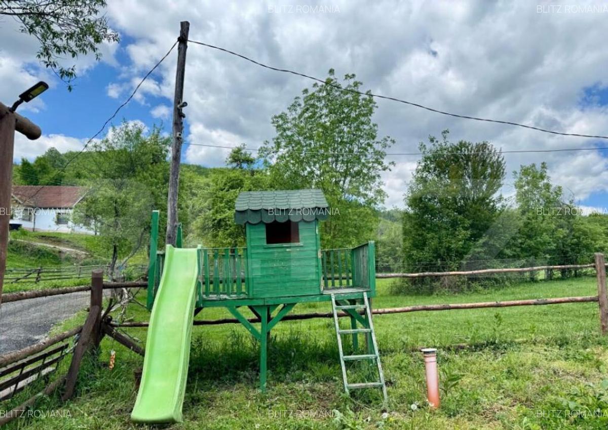Cabane de vanzare, cu 3 camere, 50 mp, zona Brad - 8
