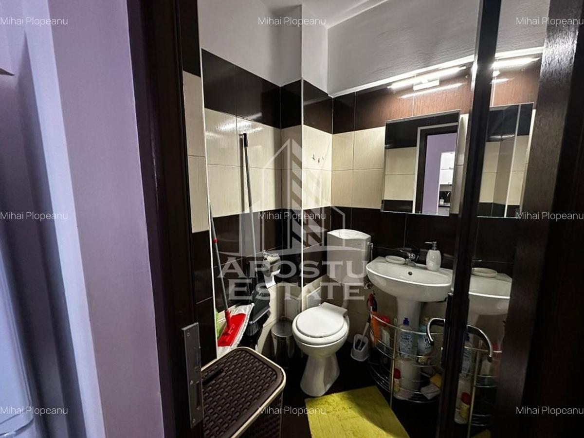 Apartament 2 camere, decomandat, centrala proprie,  zona UVT - 7