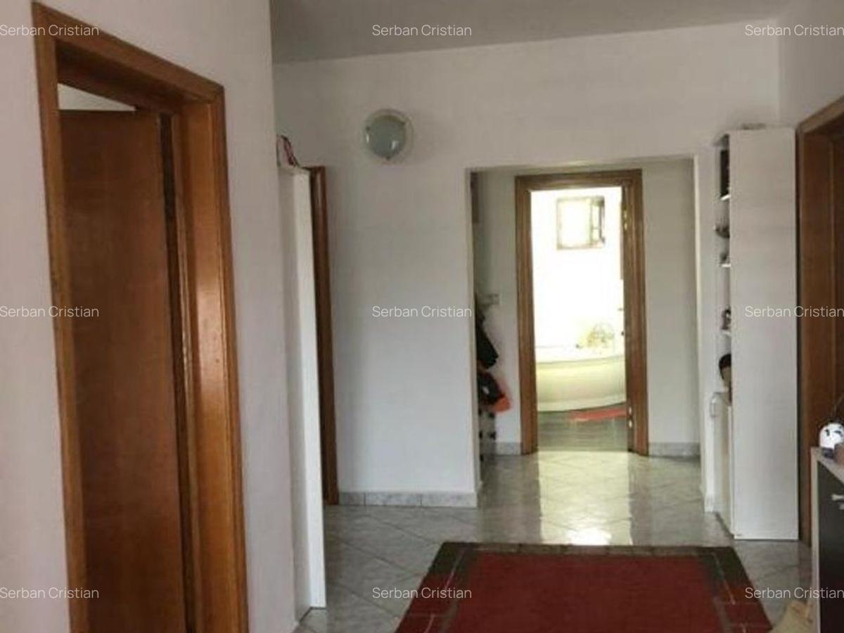 Afumati vila 8 camere , teren 1300 mp , piscina - 11