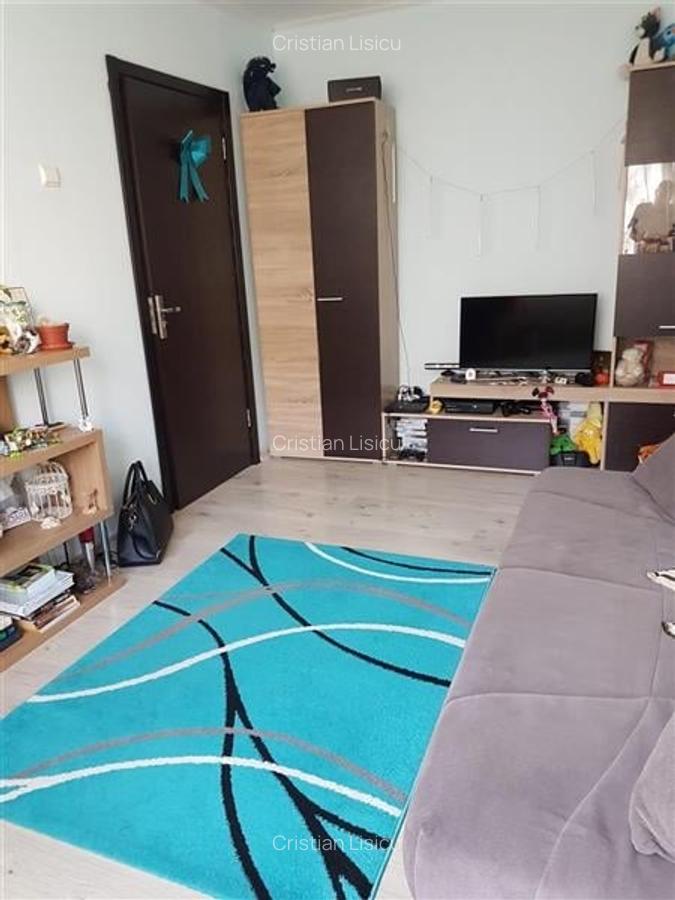 Apartament 3 camere,etaj 2, semidecomandat, renovat, zona ?mbovi?a - 5