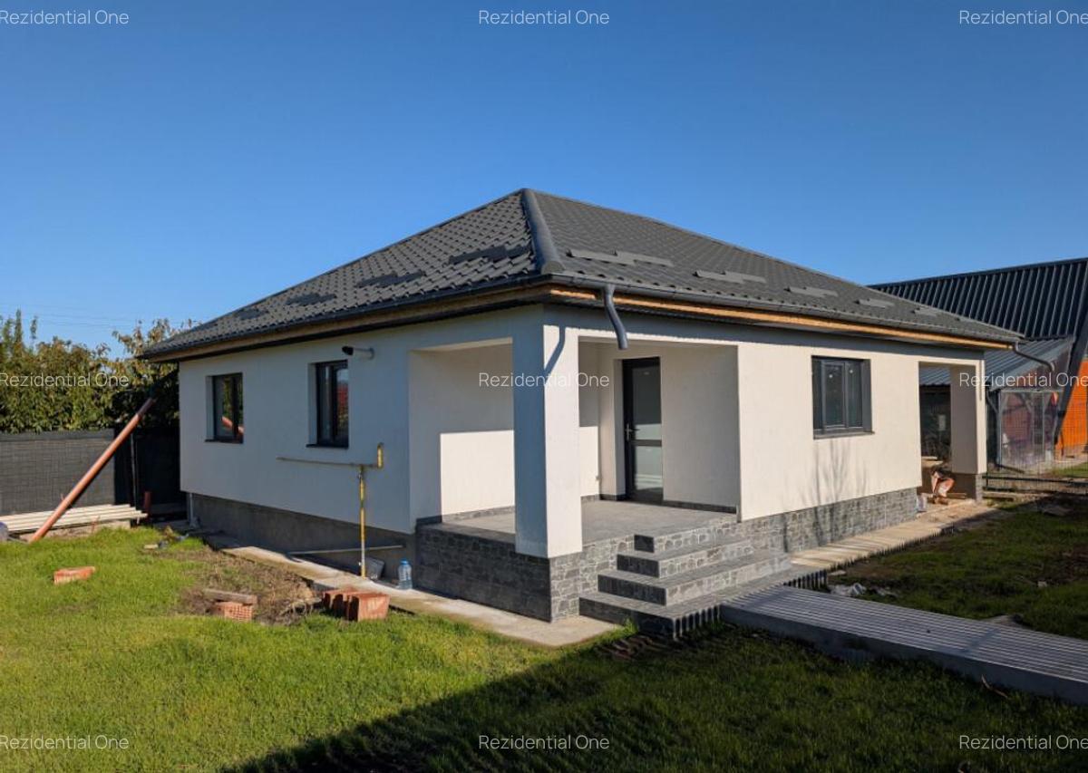 Casa cu garaj Lilieci- teren 540m, canalizare, apa, gaz. - 1