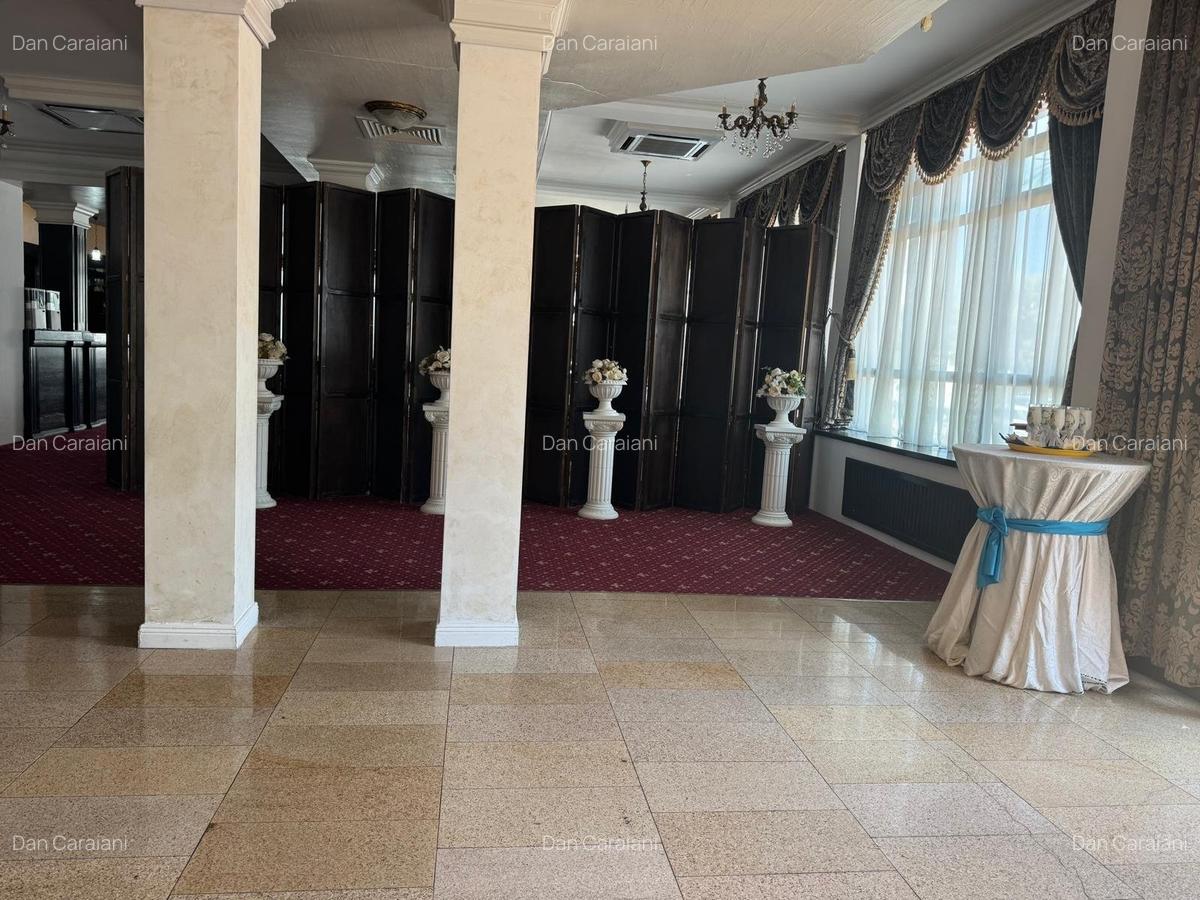 Inchiriere salon de evenimente complet mobilat si utilat - 4 Inchiriere salon de evenimente complet mobilat si utilat - 4