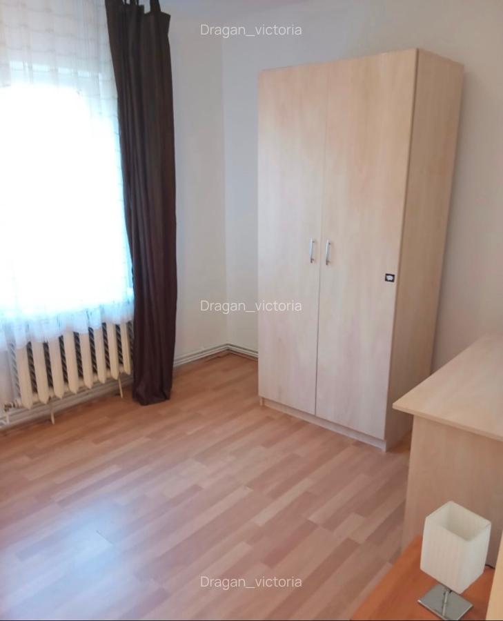 Vând apartament 3 camere Str Alexandru Vlahuță , nr 21, et 1 - 3
