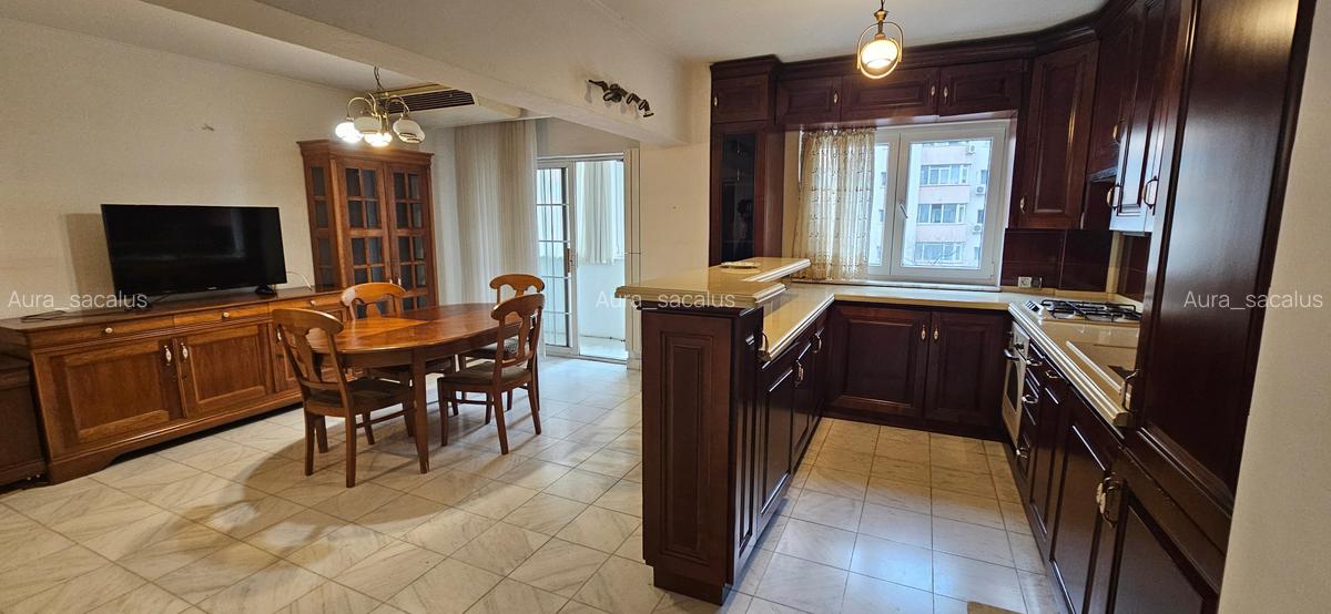 Ap cu 4 camere situat pe Calea Moșilor, aproape de intersecția cu M. Eminescu - 1