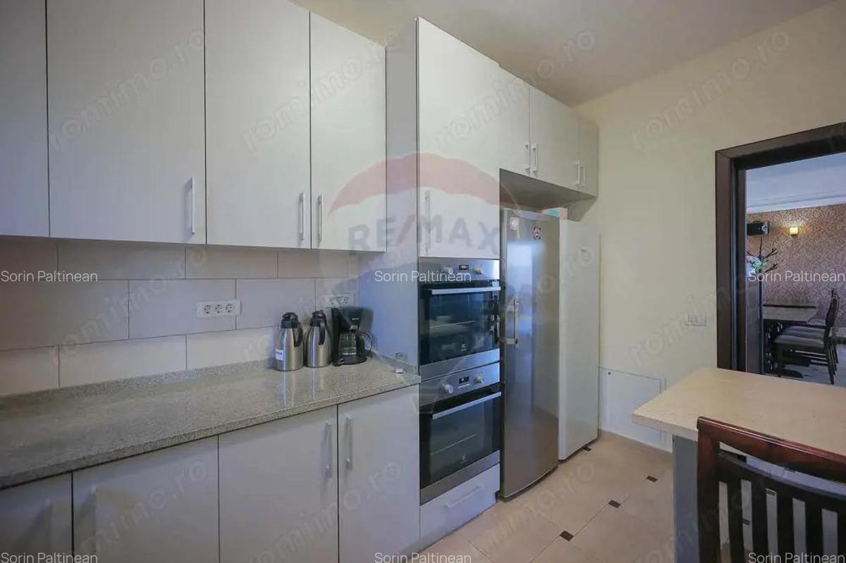 Pensiune cu piscina de vanzare in Beverly Hills , Sanmartin - 11