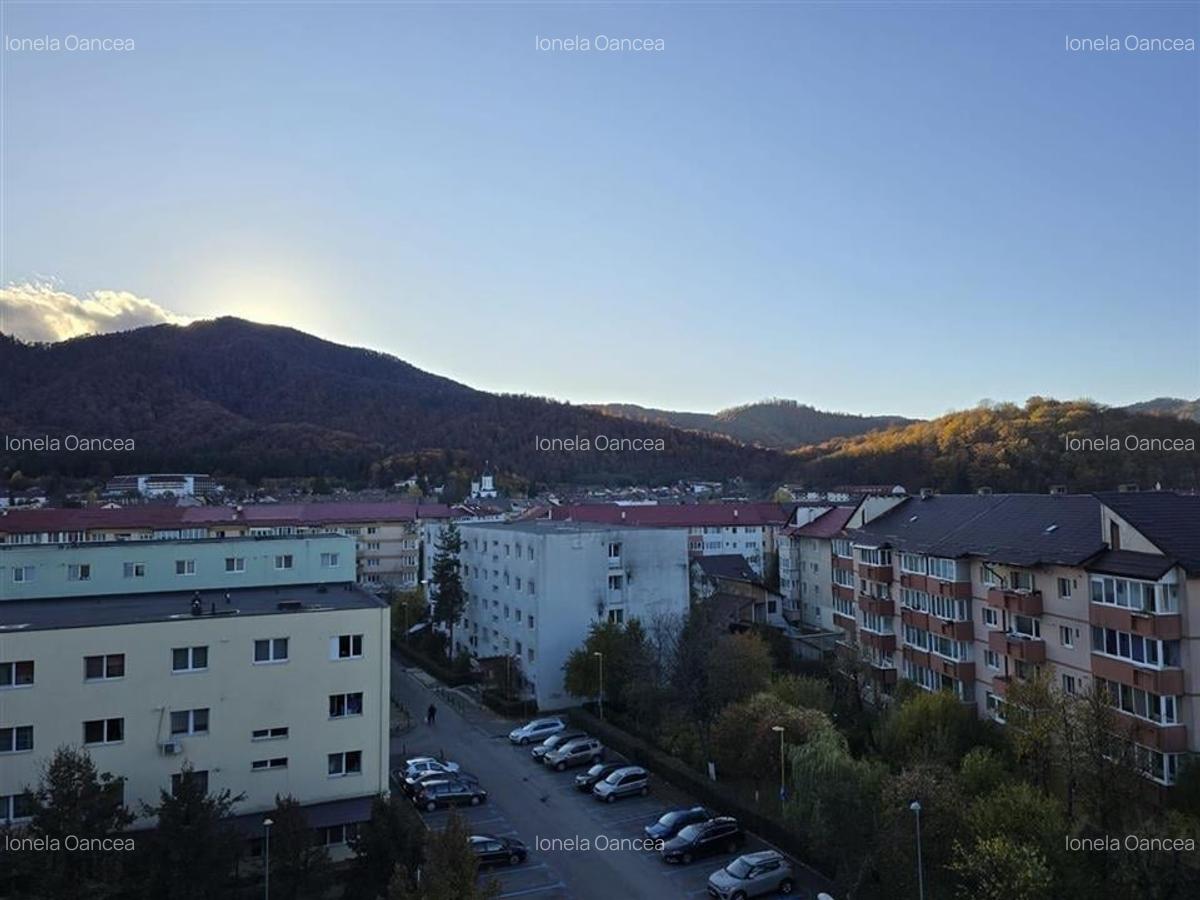 Apartament cu 2 camere situat in Noua - 13