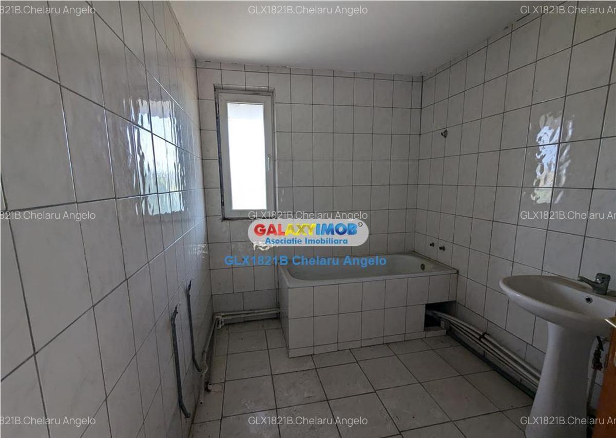 1 Decembrie,vila 5 cam ,P 1 pod, teren 1000 mp,an 2005 - 8