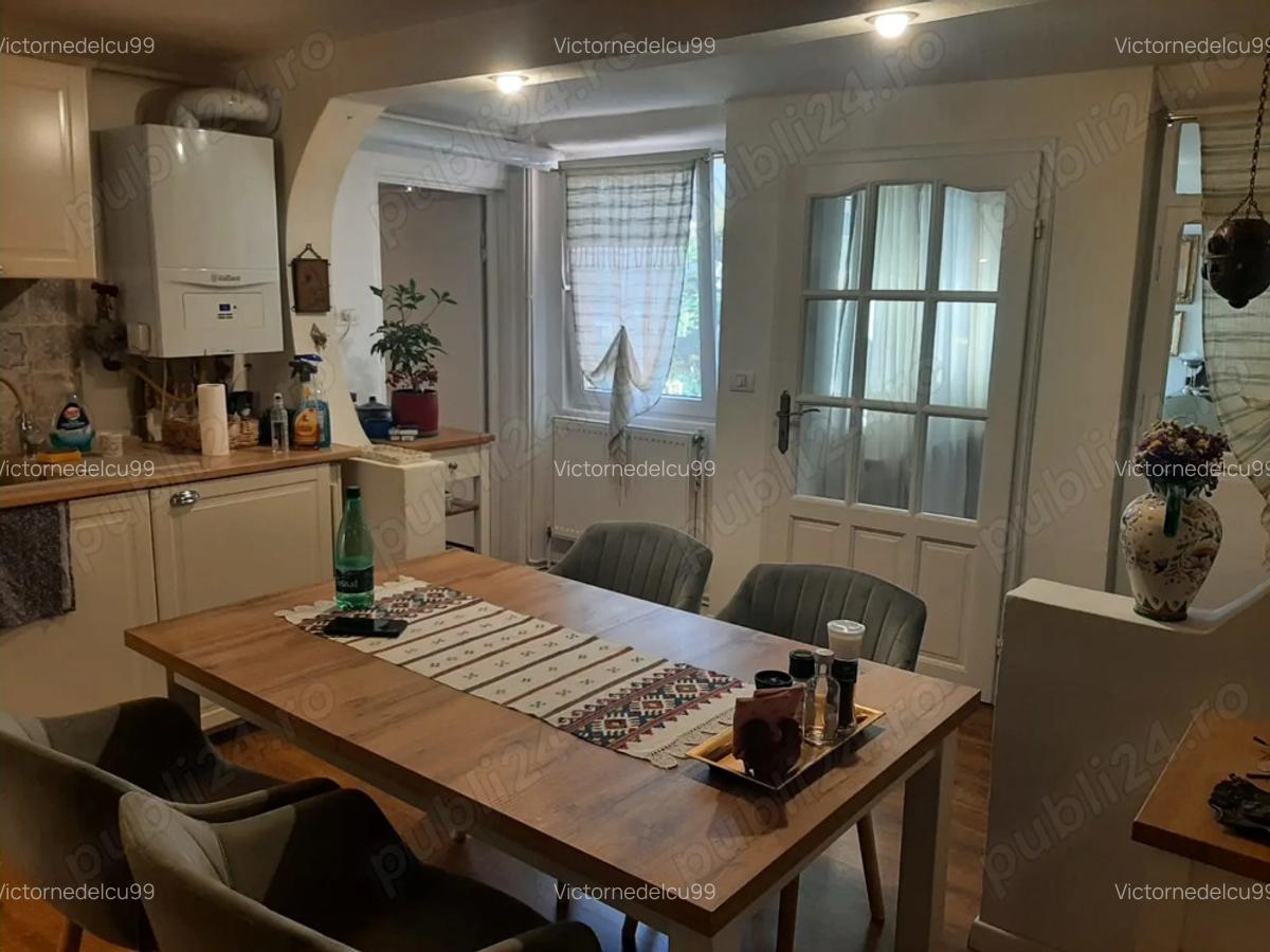 2 Case cu 7 camere, 2 bucatarii si 3 bai, intr-o curte cartierul Gradiste - 2 2 Case cu 7 camere, 2 bucatarii si 3 bai, intr-o curte cartierul Gradiste - 2