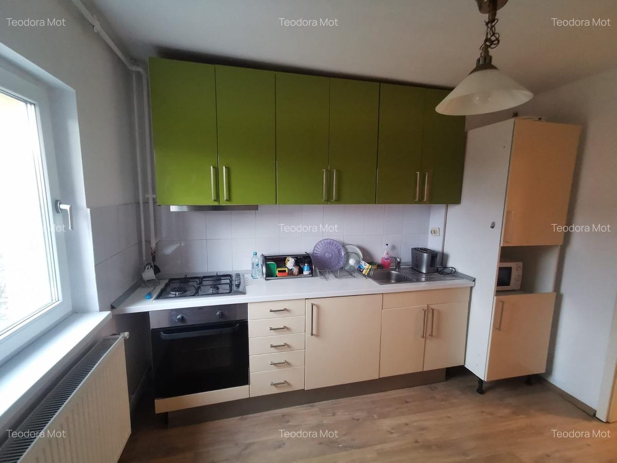 Apartament cu 4 camere decomandat în Dâmbovița - 1