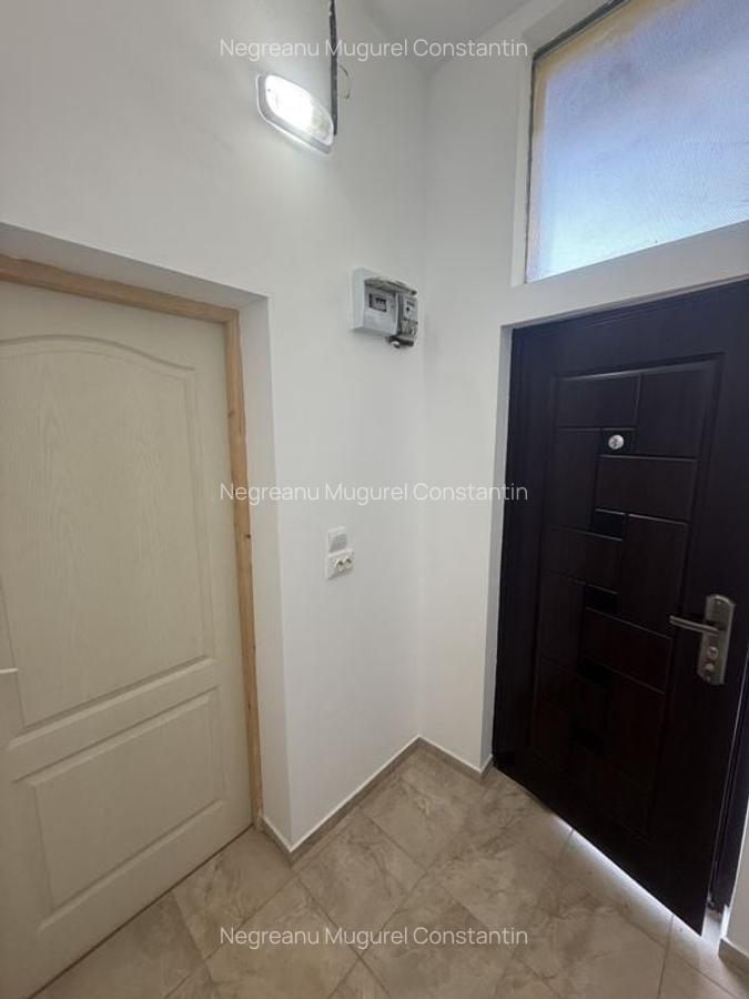 2 corpuri de Casă renovate + teren 125 mp Campina - 24