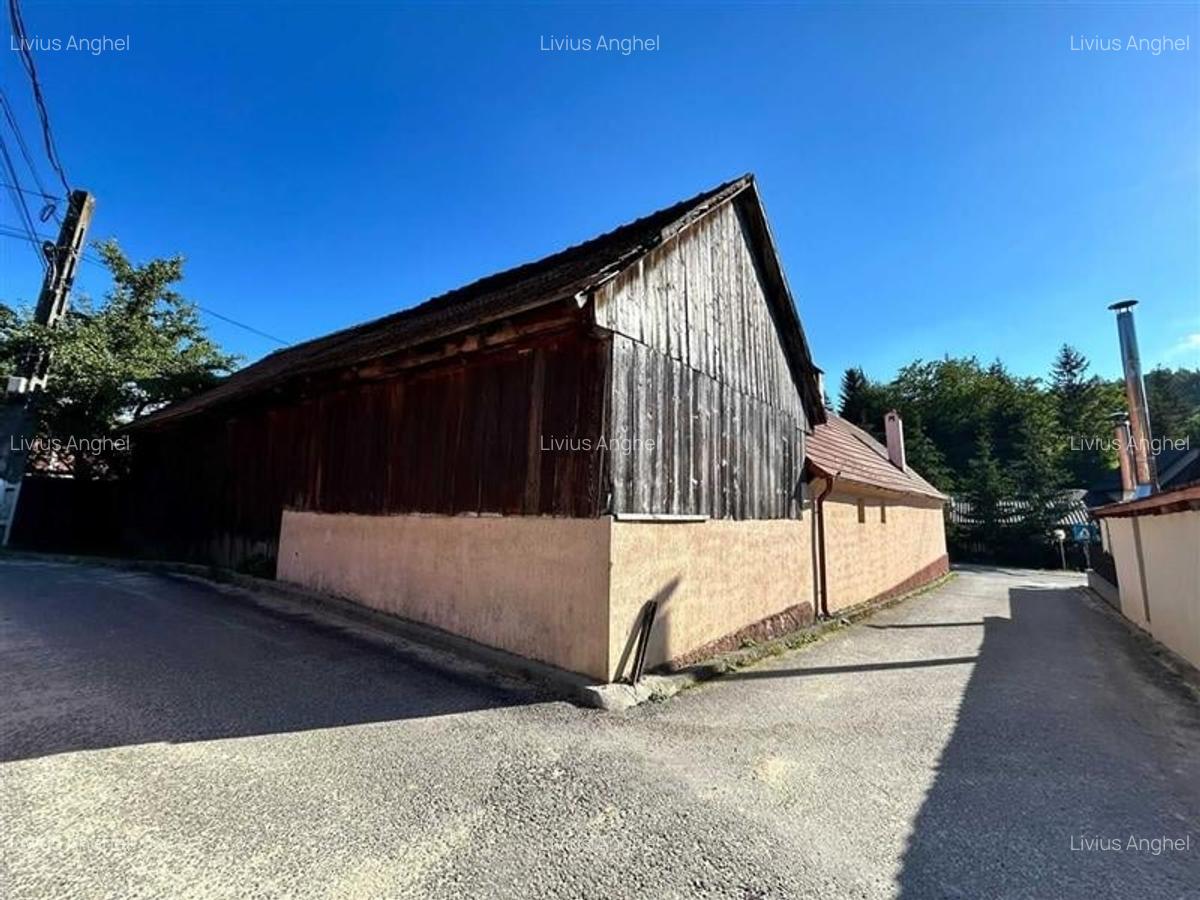 Resedinta traditionala saseasca restaurata, situata in inima localitatii - FILM! - 48