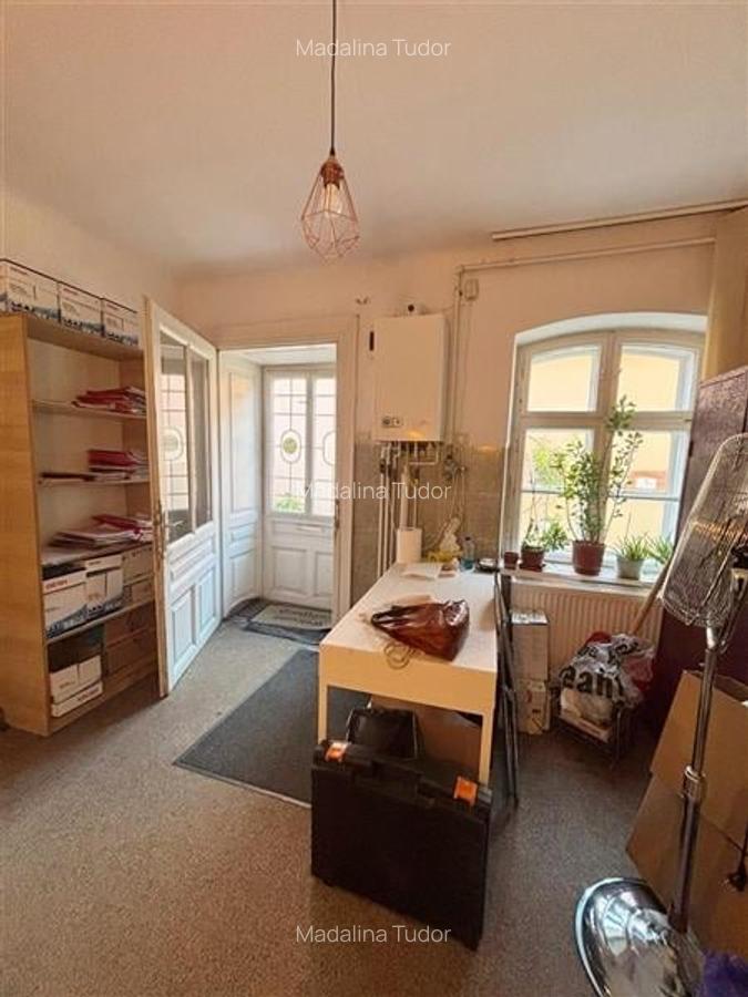 Casa de vanzare pretabila spatiu comercial / birouri,  2 camere, boxa si pod ren - 3