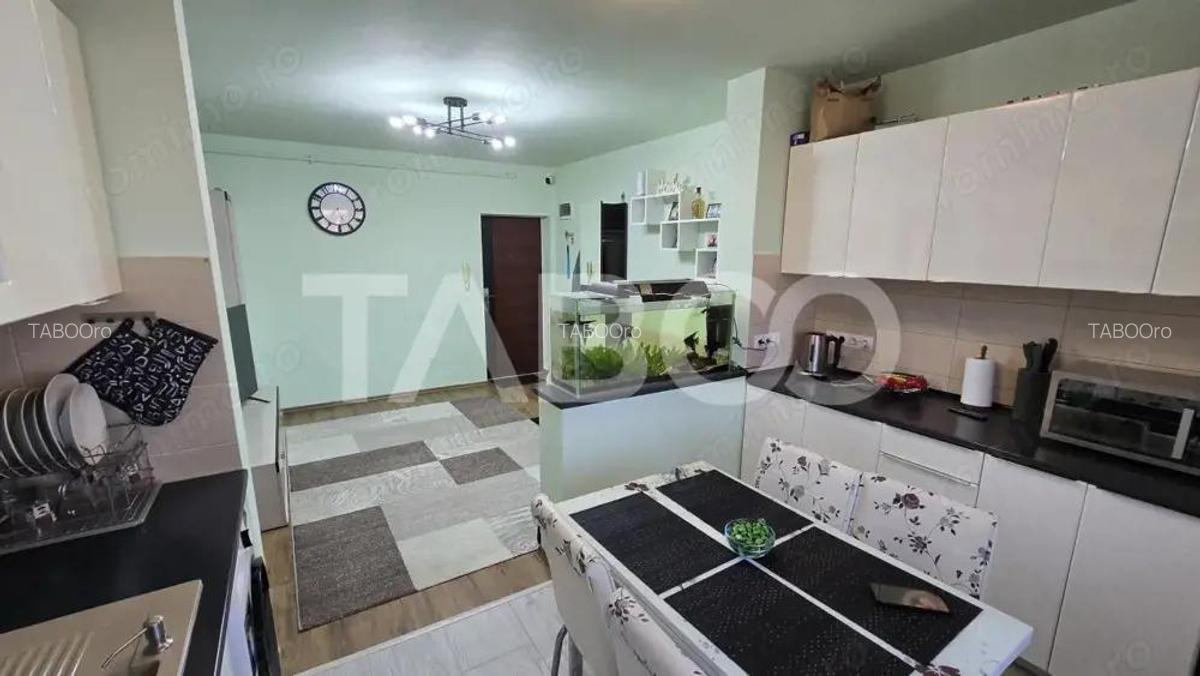 Apartament de vanzare etaj intermediar 3 camere Calea Surii Mici - 7 Apartament de vanzare etaj intermediar 3 camere Calea Surii Mici - 7