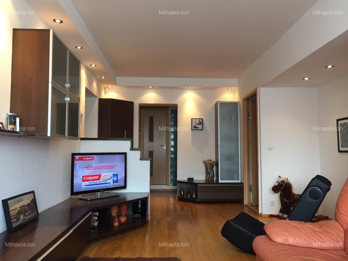 Apartament cu 3 camere semidecomandat, mobilat în Văcăresti - 1