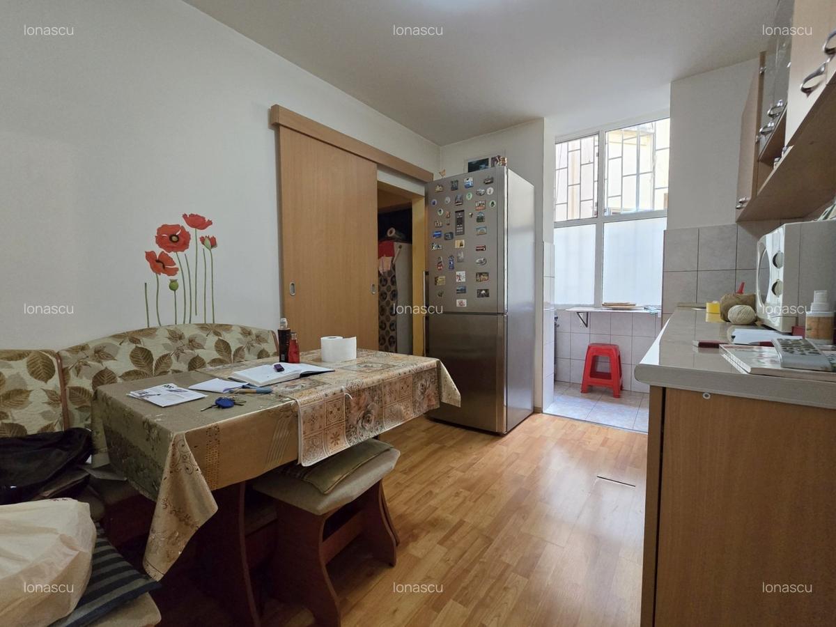 Titulescu - Cuza - Petrom, apartament in vila, 81 mp, centrala proprie - 12