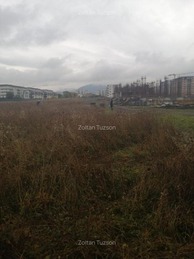 Teren Construcții intravilan de 736 mp, în Tractorul - 4