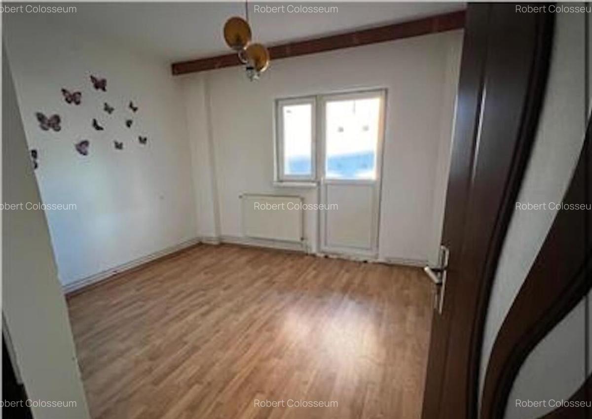 Apartament cu 4 camere, decomandat - zona Racadau - 3