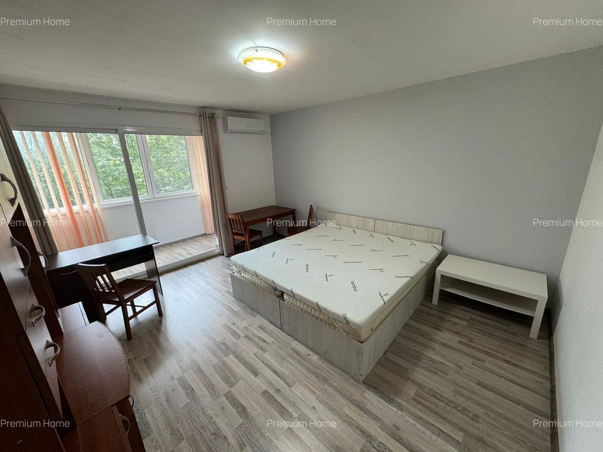 Garsoniera | IOR | Titan | Liviu Patrascanu | - 2