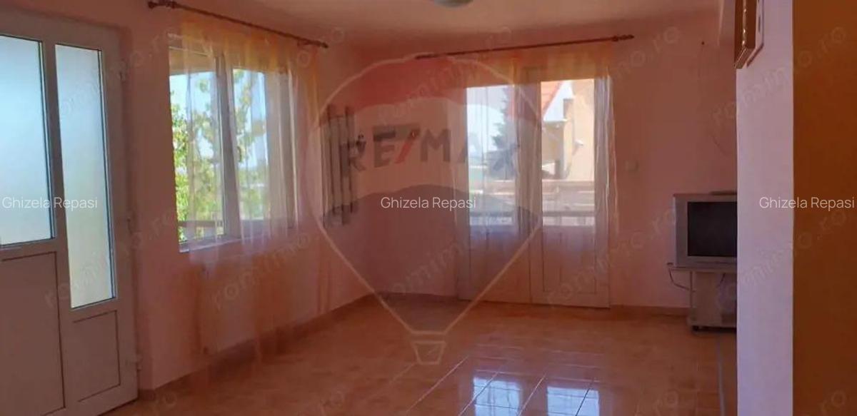 Casa / Vila cu 5 camere de vanzare - 3