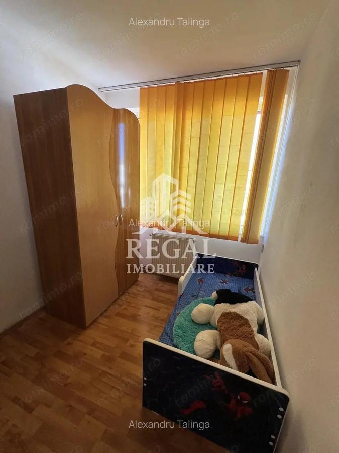 Apartament de inchiriat, 3 camere, Micro 4 - 2