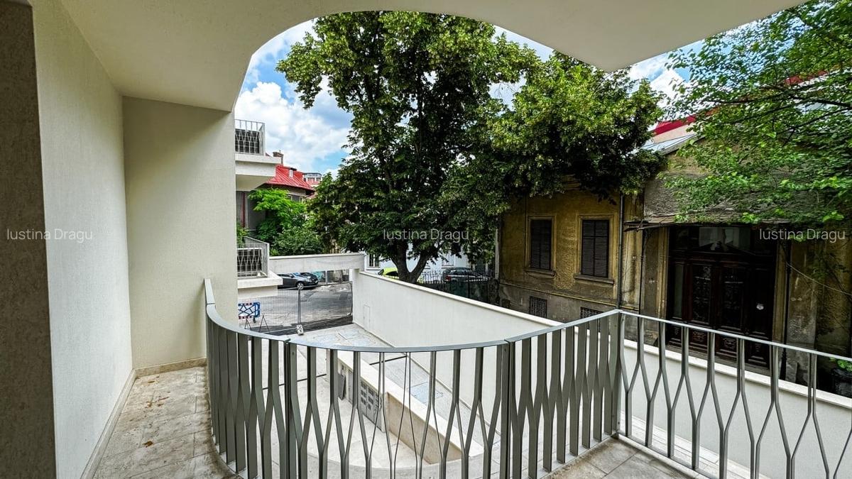 Apartament cu 3 camere semidecomandat în Armeneasca - 2