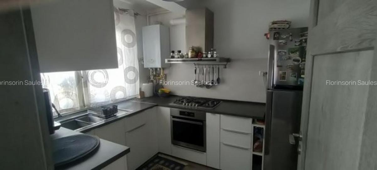 De vânzare apartament 3 camere - 4