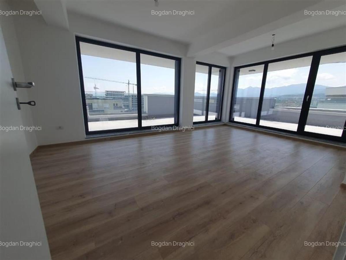 Apartament cu 3 camere decomandat în Tractorul - 3