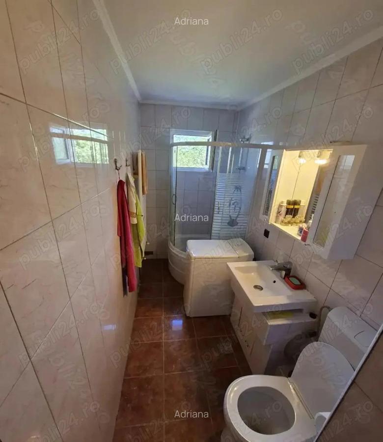 De vanzare apartament cu 3 camere, decomandat, situat in zona Lunei . Apartamentul se afla la etajul - 10