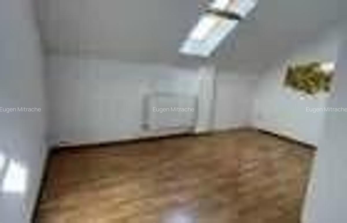 Apartament decomandat cu 3 camere, situat la etajul 5 din 5 - 13