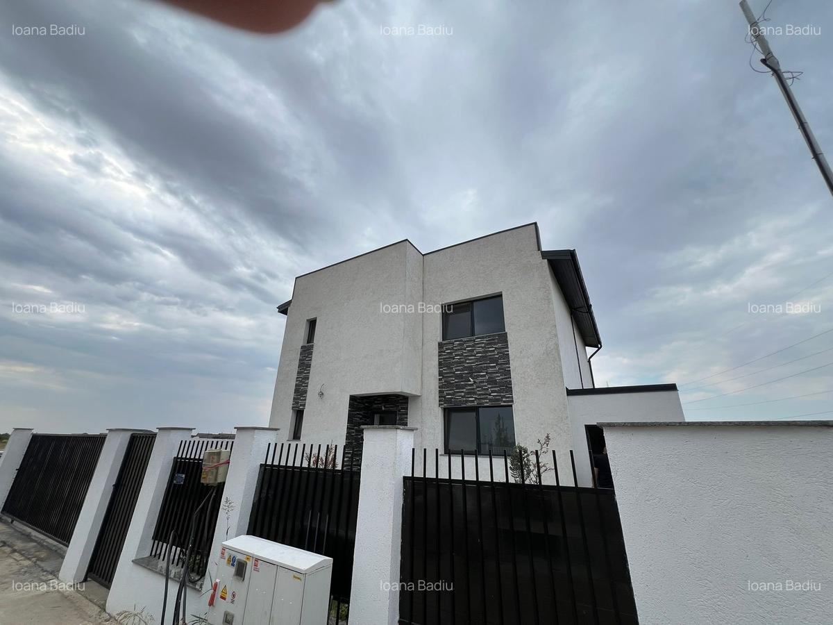 Vila P+1E | 4 Camere - Teren 370 mp-panouri solare - 3