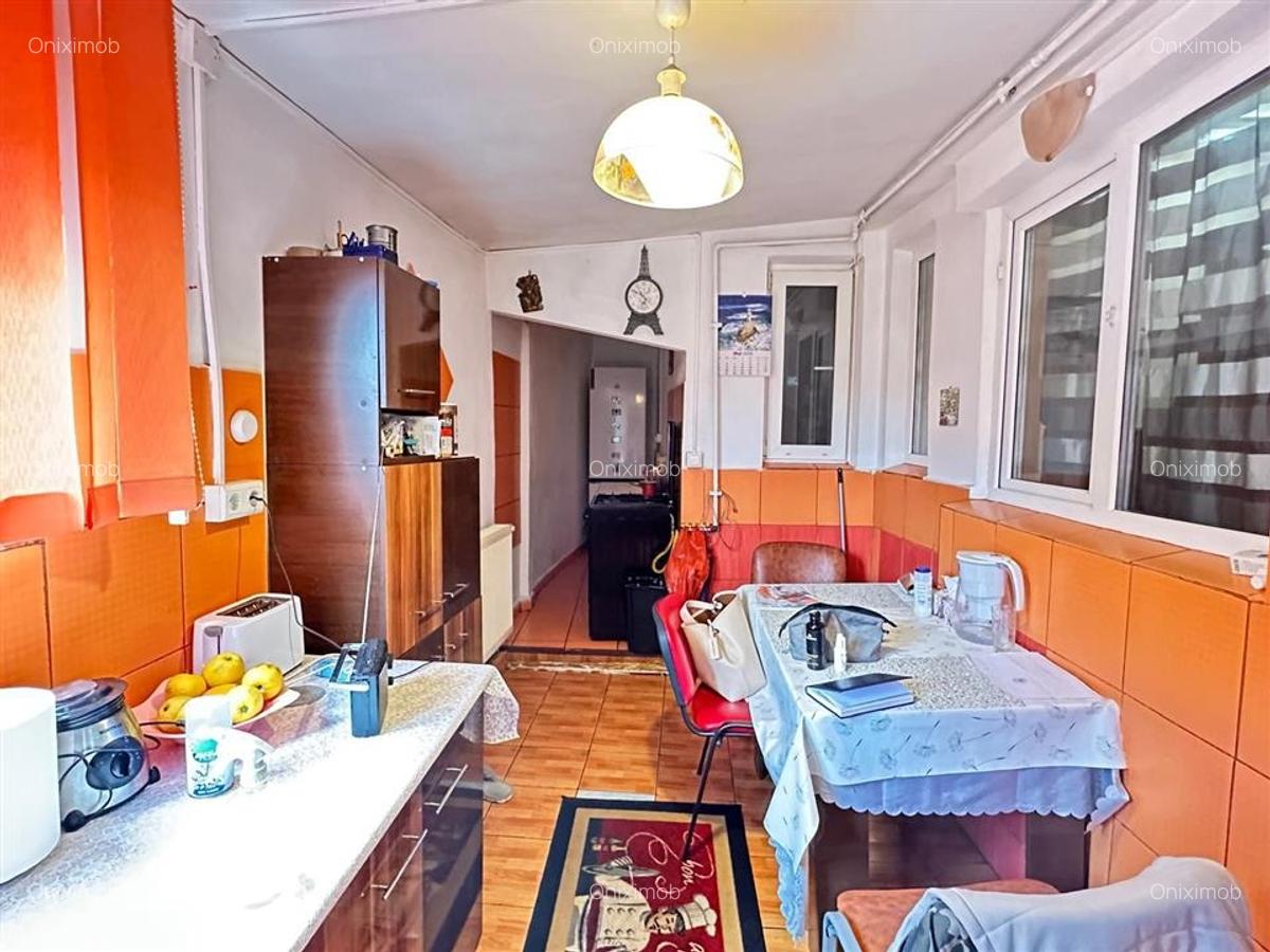 Casa batraneasca, zona  Buna Vestire  Ploiesti, teren 175 mp,renovata in 2004 - 13