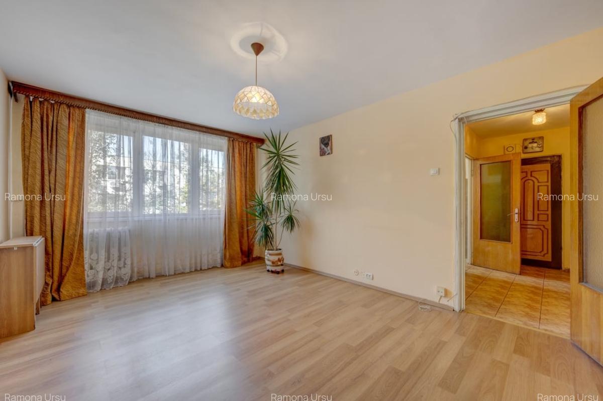 Apartament 3 camere decomandat Titan, Pta. 1 Decembrie - 1