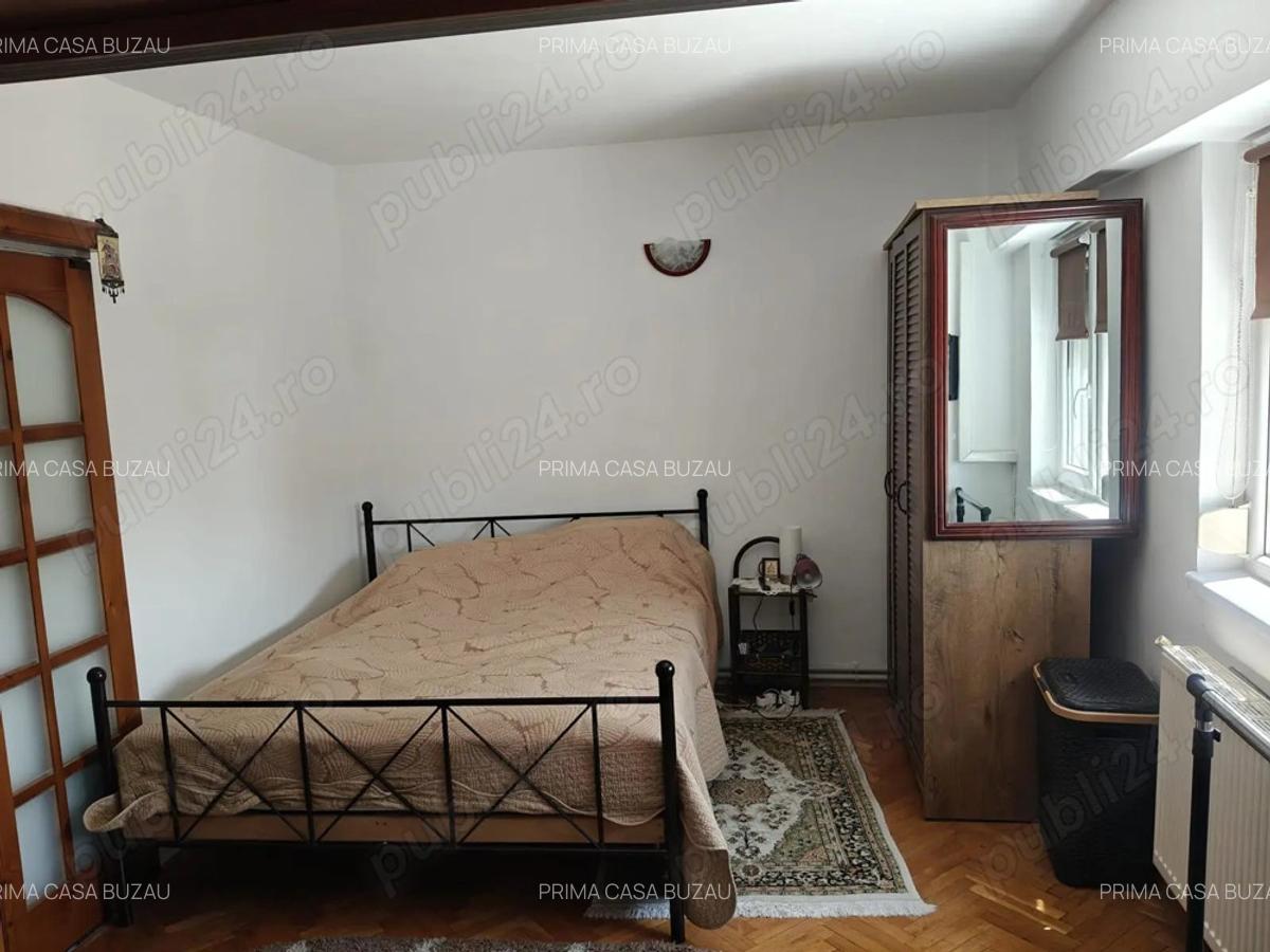 Apartament cu 3 camere zona ultracentrala Bazar confort 1 Etaj 3 S=88mp Pret: 92.000 euro - 1