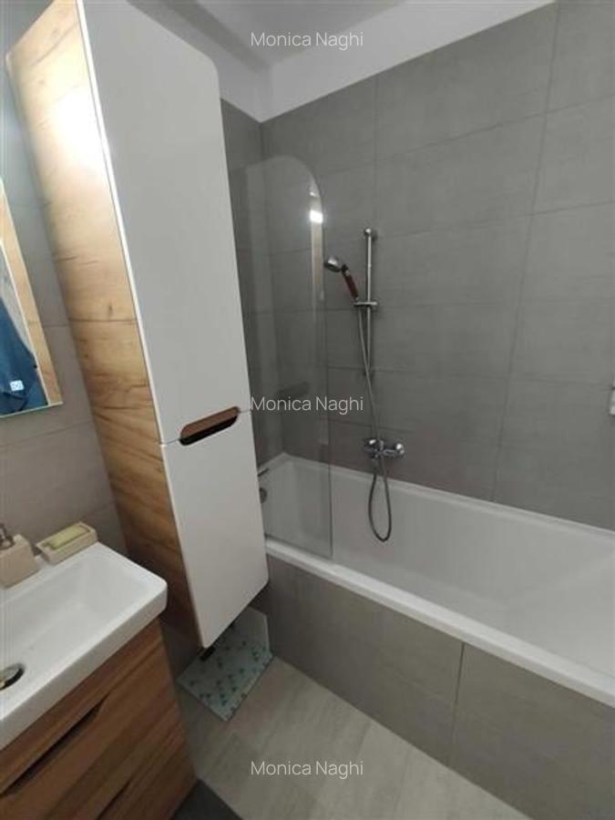 Apartament cu 2 camere decomandat în Tractorul - 4