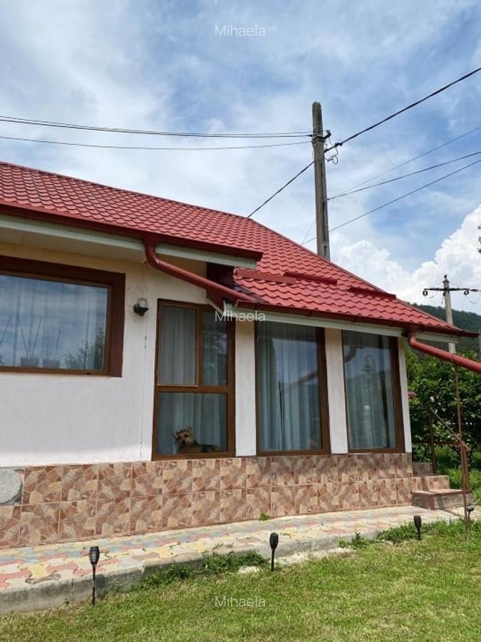 Casă spațioasă cu garaj și foișor - 6 Casă spațioasă cu garaj și foișor - 6