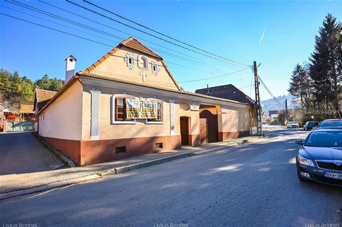 Resedinta traditionala saseasca restaurata, situata in inima localitatii - FILM! - 3