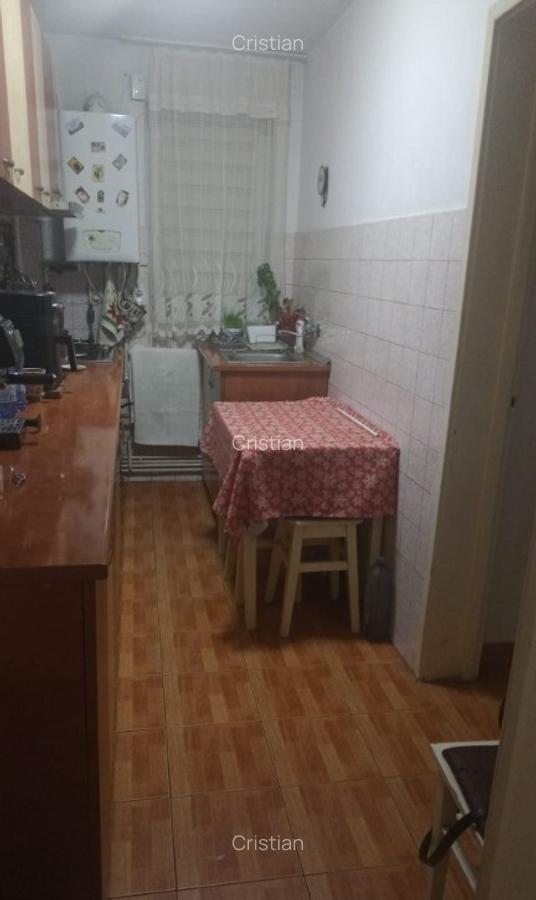 Vanzare apartament cu 3 camere - 2