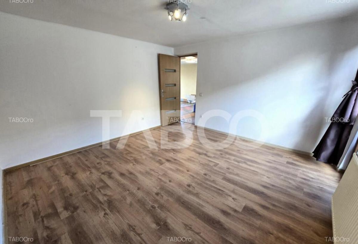 Casa de vanzare cu 6 camere 2 parcari curte libera 200 mp in - 5