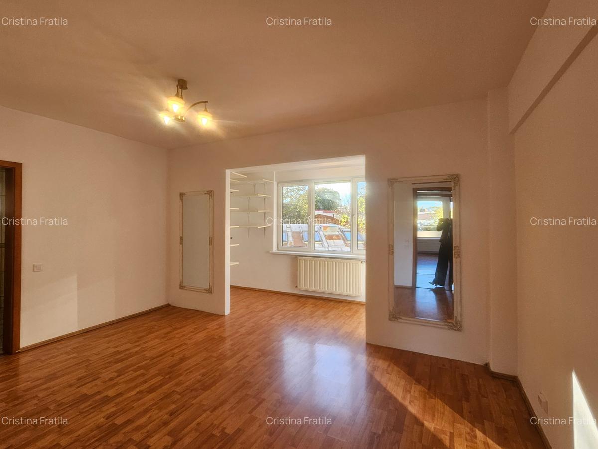 Spatiu birou in zona Universitate - 4 camere - 4