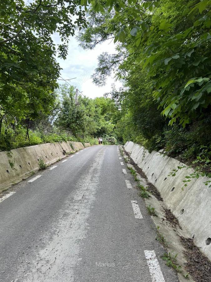 Casa de vacanta pe deal, D+P+M cu 8400 mp, teren - 9