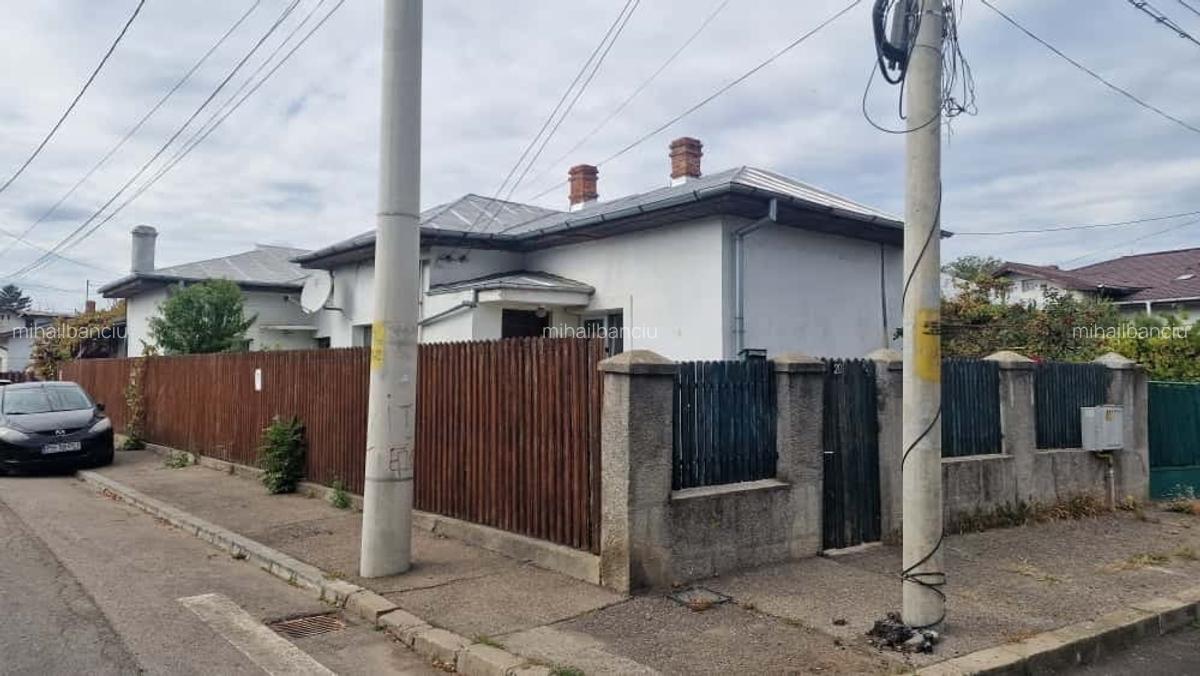 Casa 5 camere + Beci + Garaj 2 masini + Curte fata + Curte spate - Teren pe colt - 2