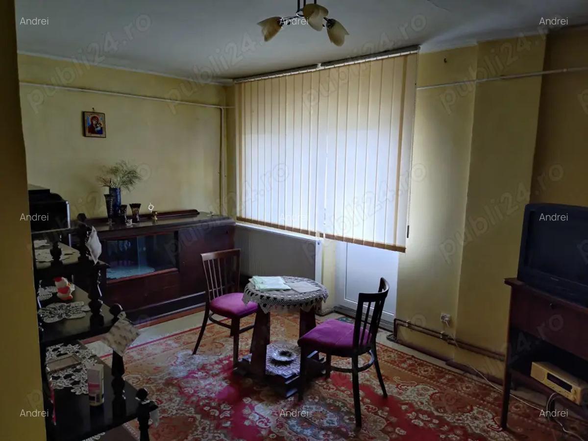 Vand apartament 3 camere, etaj 4, decomandat 75 m2 - 1 Vand apartament 3 camere, etaj 4, decomandat 75 m2 - 1