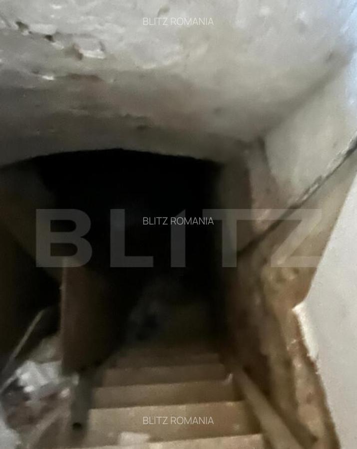 Casa cu curte comuna 2 ap. separate, zona Pia?a Abato - 5