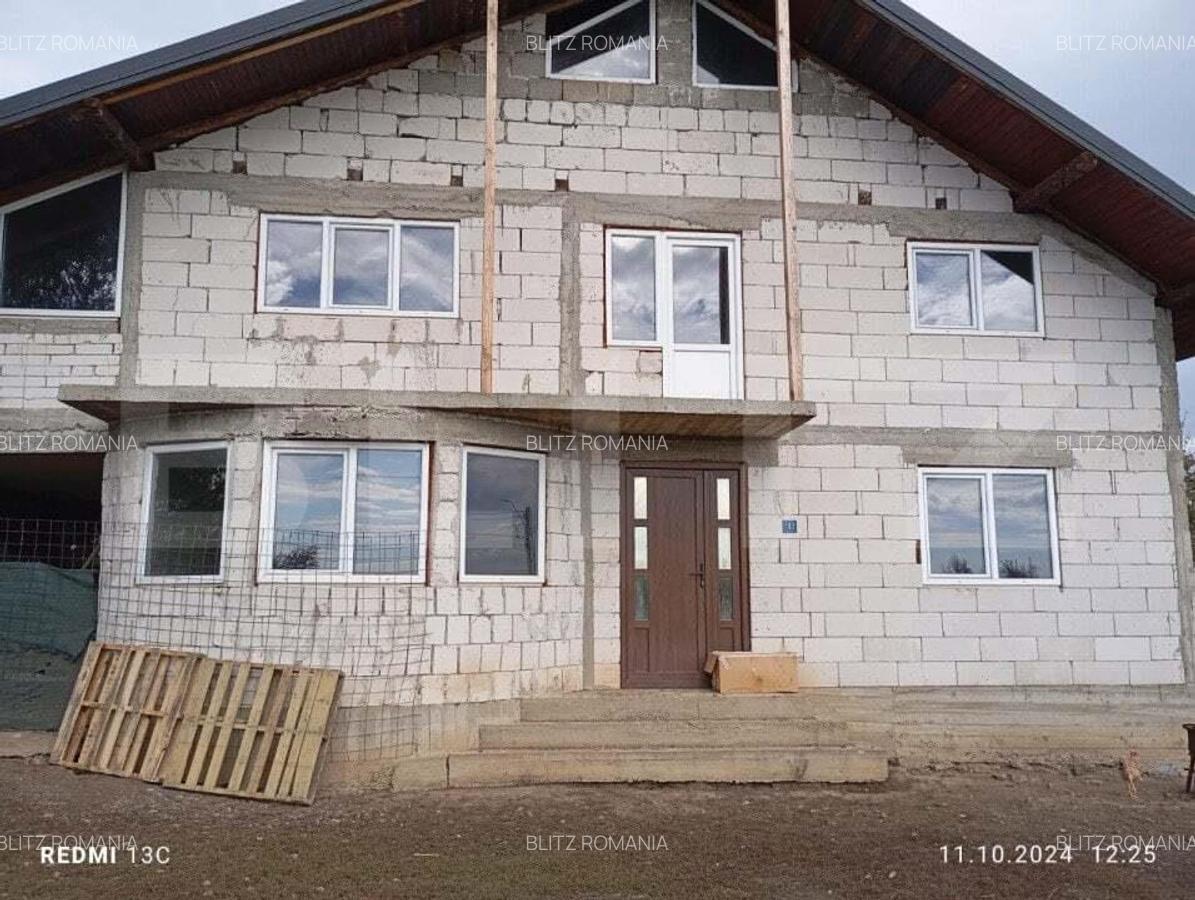 Casa individuala, la rosu, 3 camere, 226 mp, 500 mp de teren, zona Mihoveni - 1